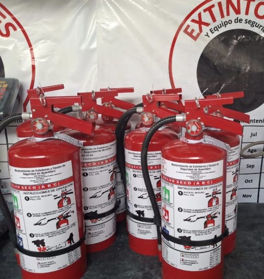 Extintores rojos